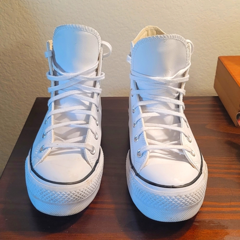 Like new white platform converse